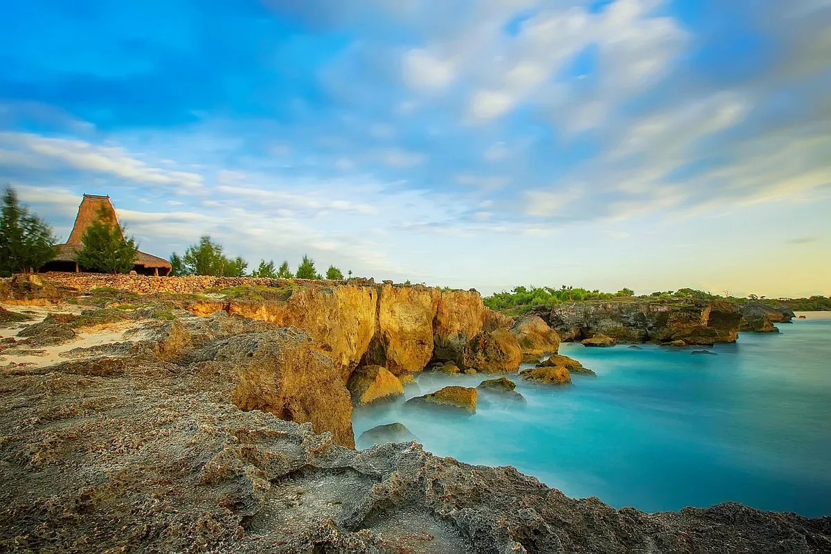 7-Day Indonesia Tour: Jakarta, Bandung & Puncak Volcanoes | Alwan Travel